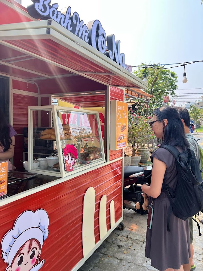 Bánh mì Cô Na