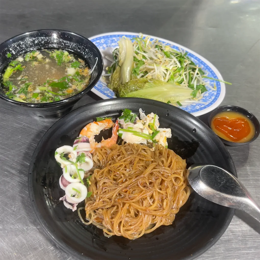 Hủ tiếu mực Quỳnh Anh
