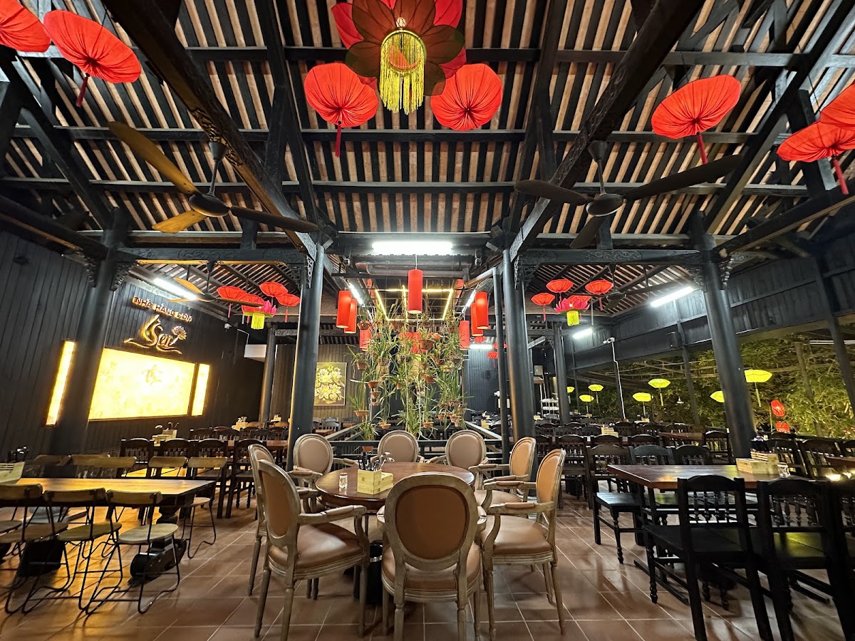 Nhà Hàng Cơm Niêu Sen