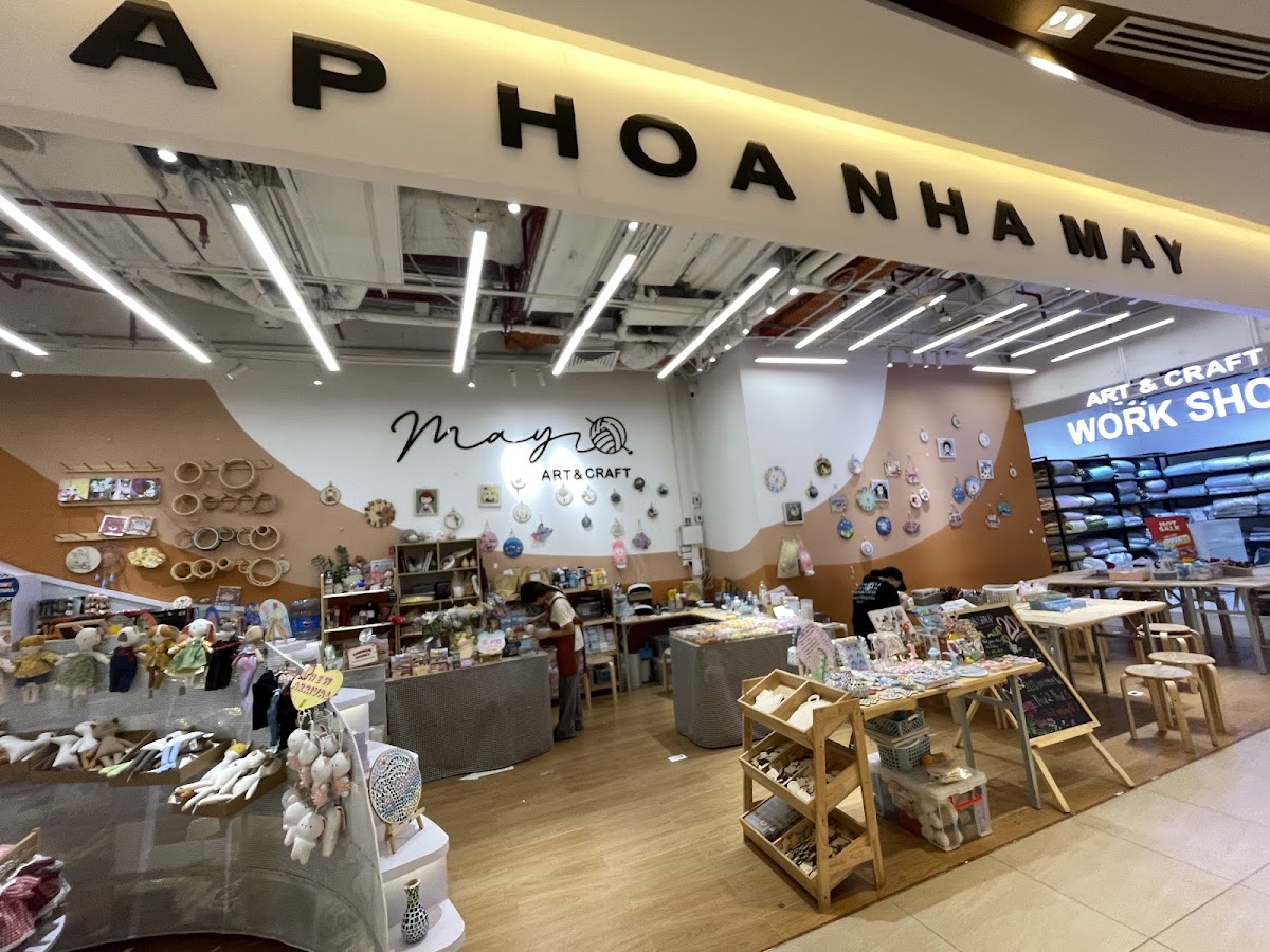 Tiệm Tạp hóa nhà May