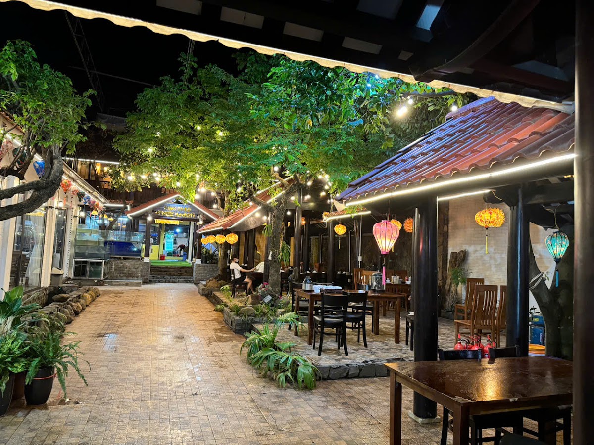 Nhà hàng vua bể Thái Bình