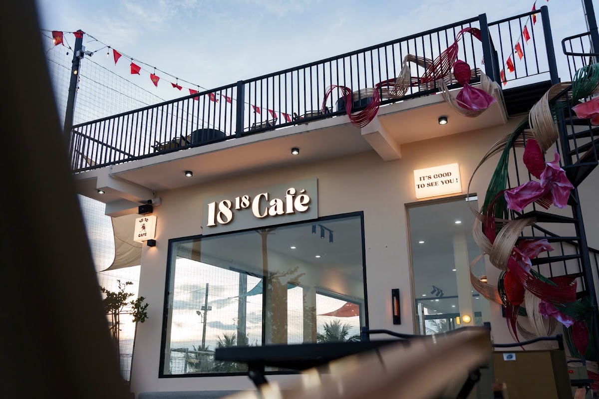 18:18 Café