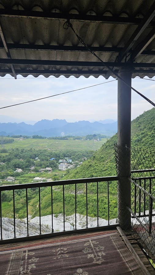 Điểm dừng nghỉ đèo đá trắng