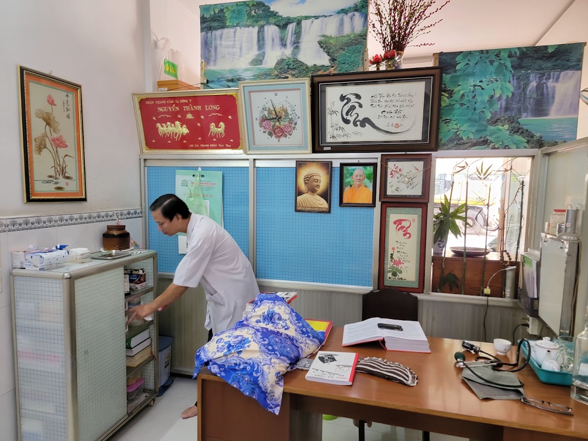 Phòng Chẩn Trị YHCT Phú Hậu Đường