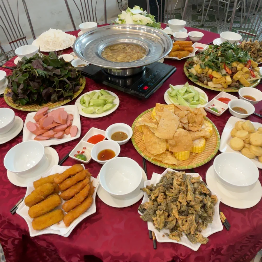 Nhà Hàng Sông Hát
