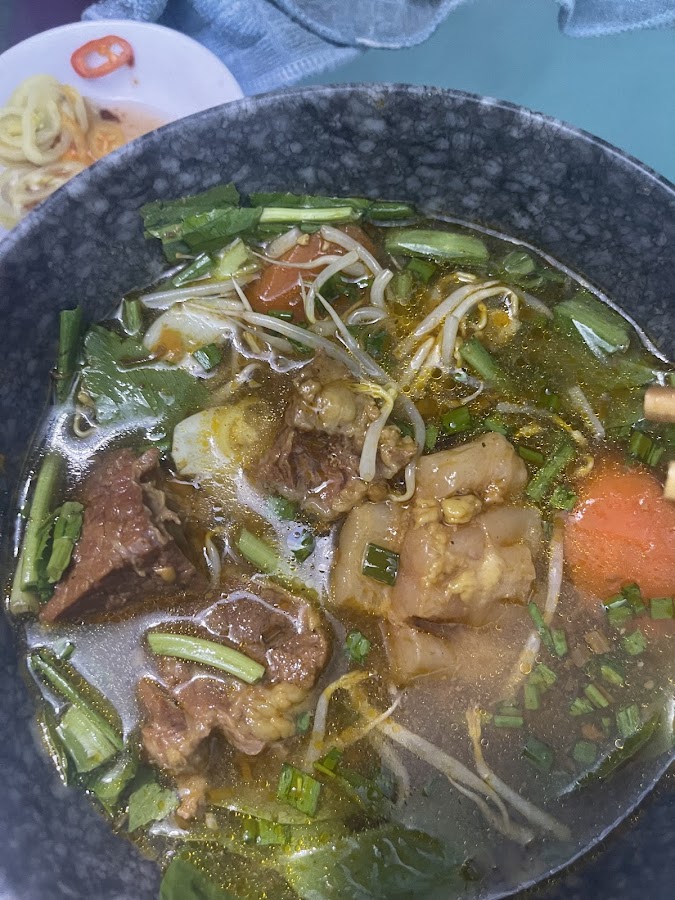 Hủ tíu mì, bò bít tết Hồng Phát