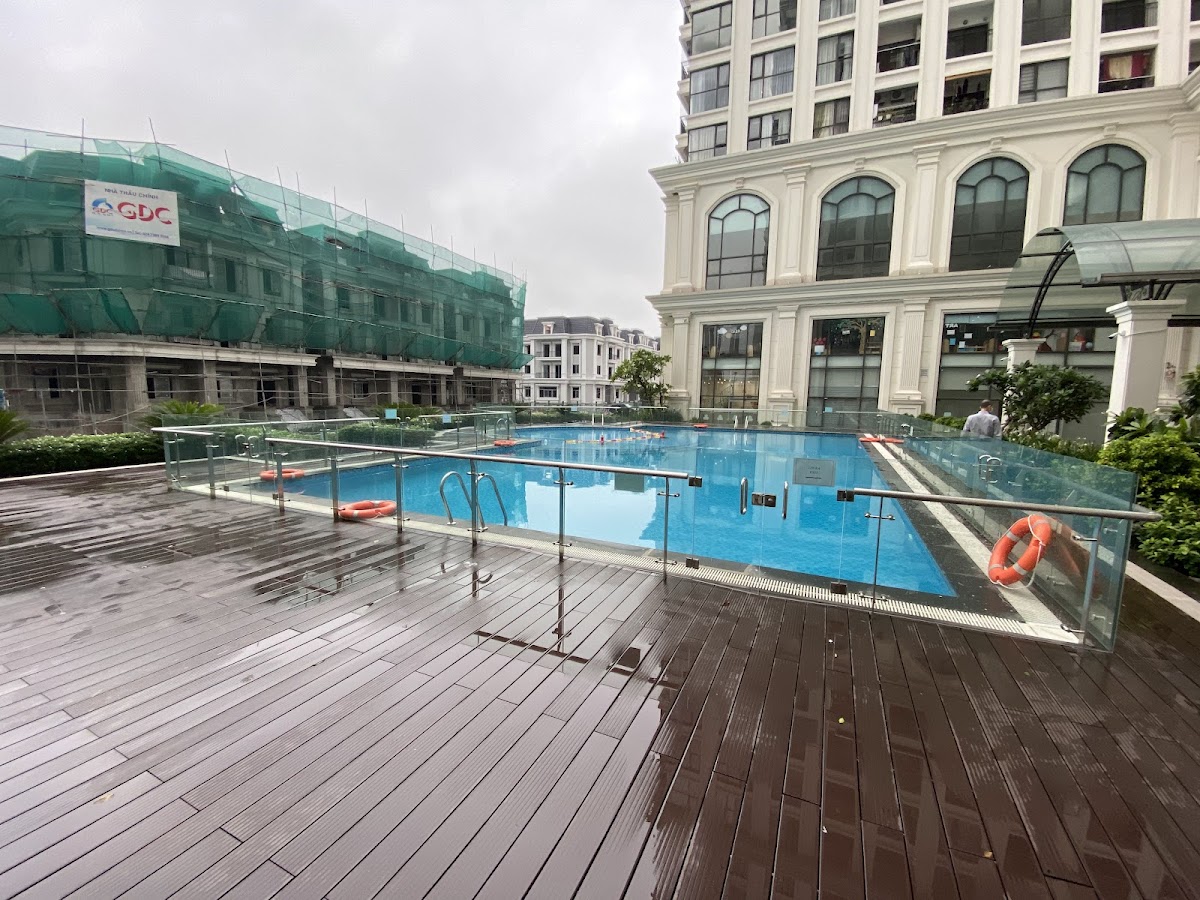 Swimming Pool Sunshine Riverside