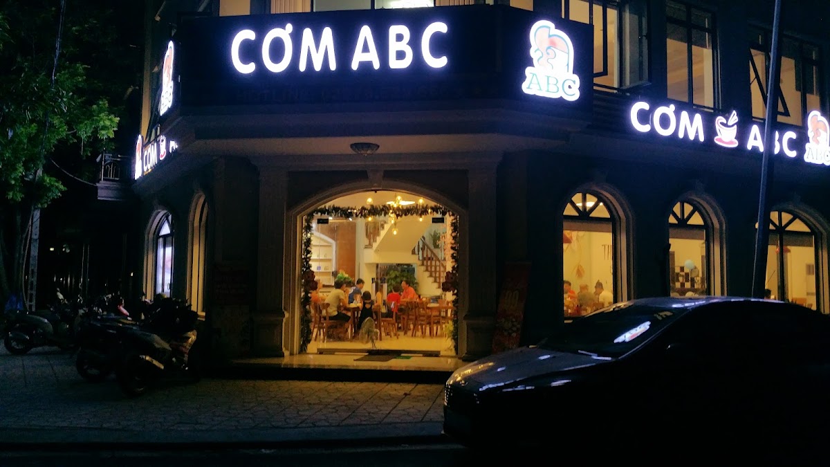 Nhà hàng Cơm Niêu Singapore KOMBO - TP. Thái Bình