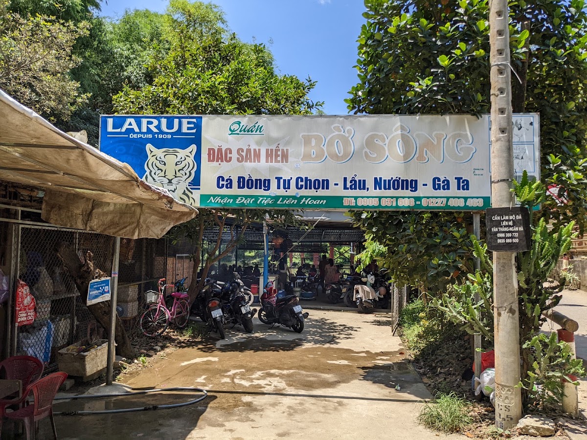 Quán nhậu bờ sông