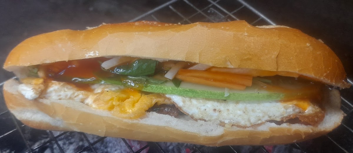 Bánh mì thịt nướng cô úc