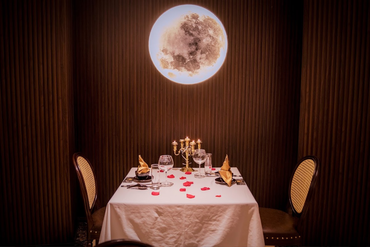 Nhà hàng Full Moon International Cuisine