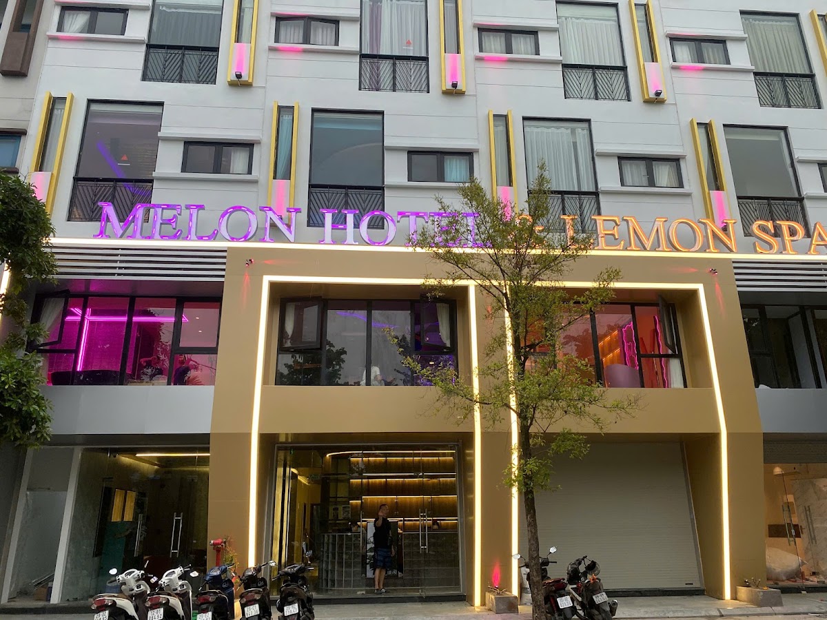 MELON HOTEL TỐ HỮU