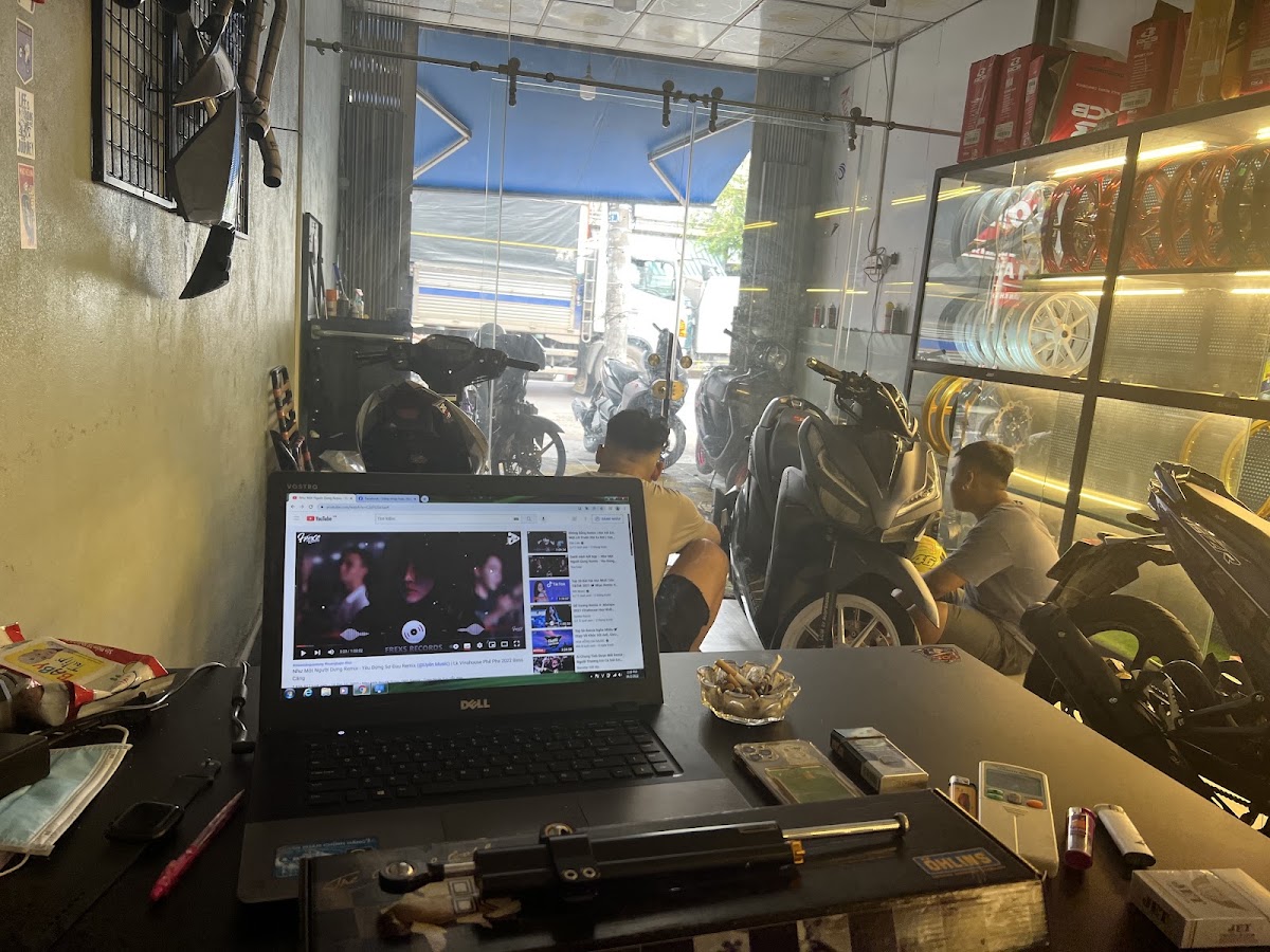 H2 Mini Shop: Rửa xe, thay nhớt, đồ chơi xe máy, tân trang xe các loại