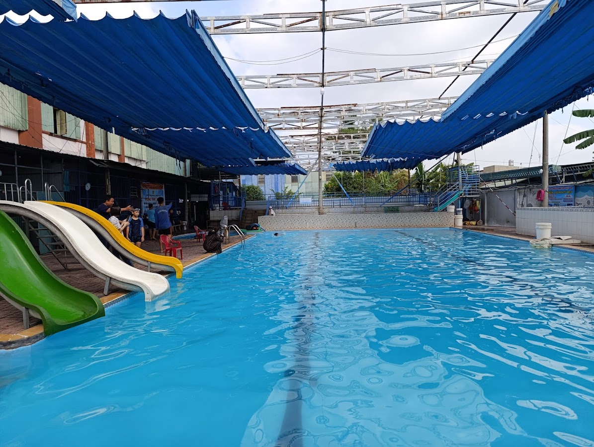 Hồ bơi Tứ Quý