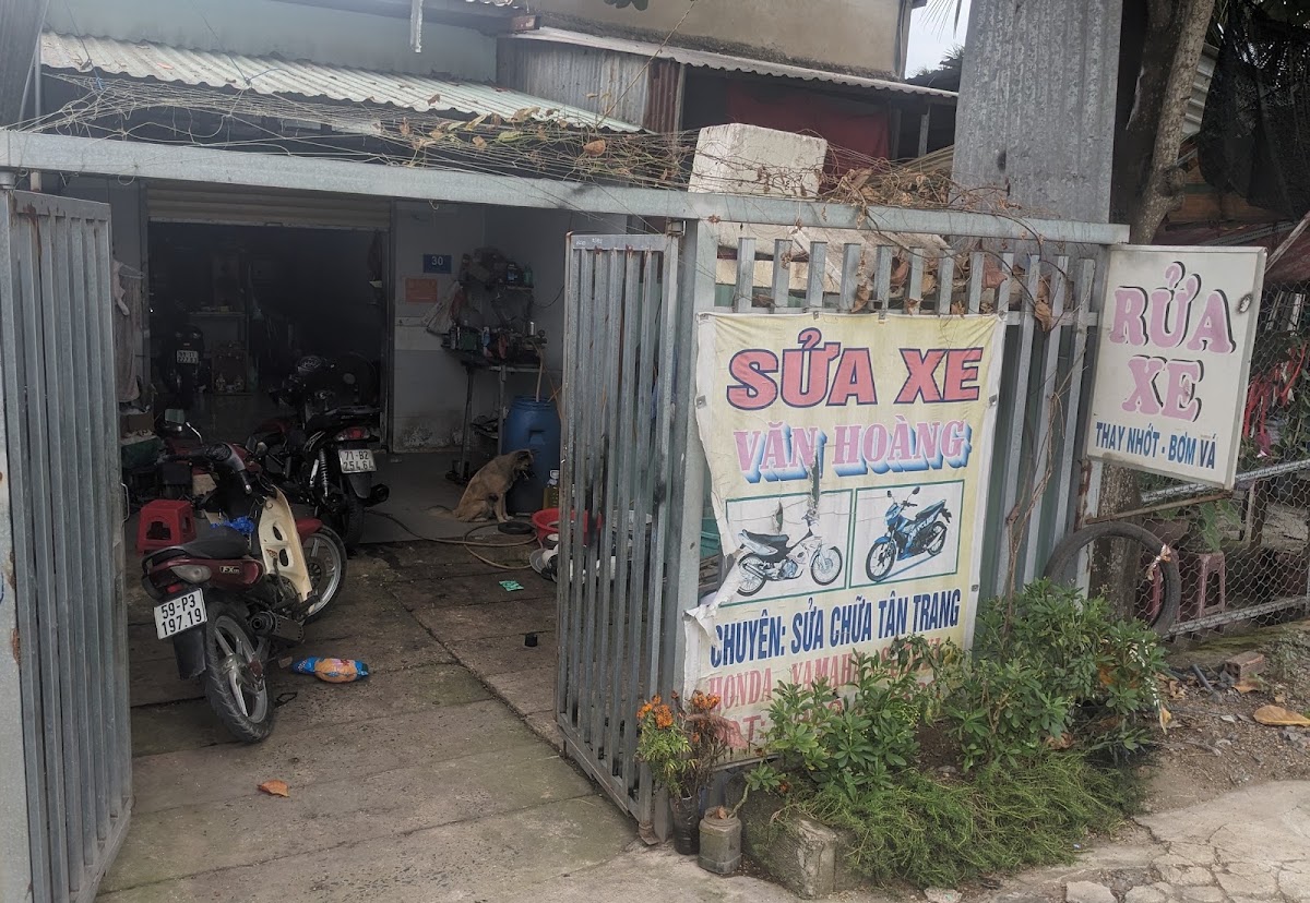 Tiệm Sửa Xe Hoàng
