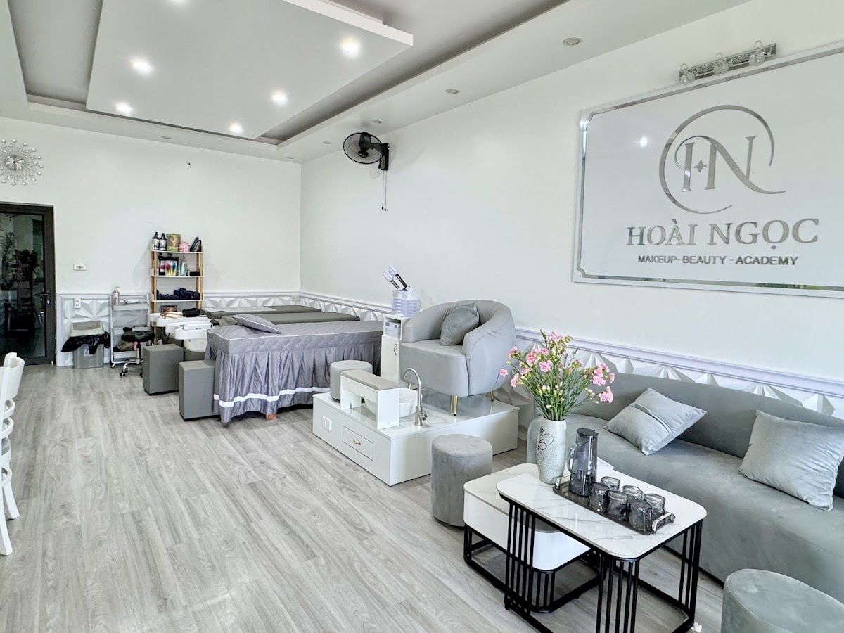 Hoài Ngọc Makeup - Beauty - Academy