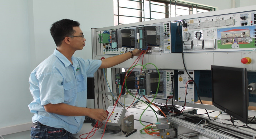 Đào Tạo Kỹ Thuật Điện và Tự Động Hóa