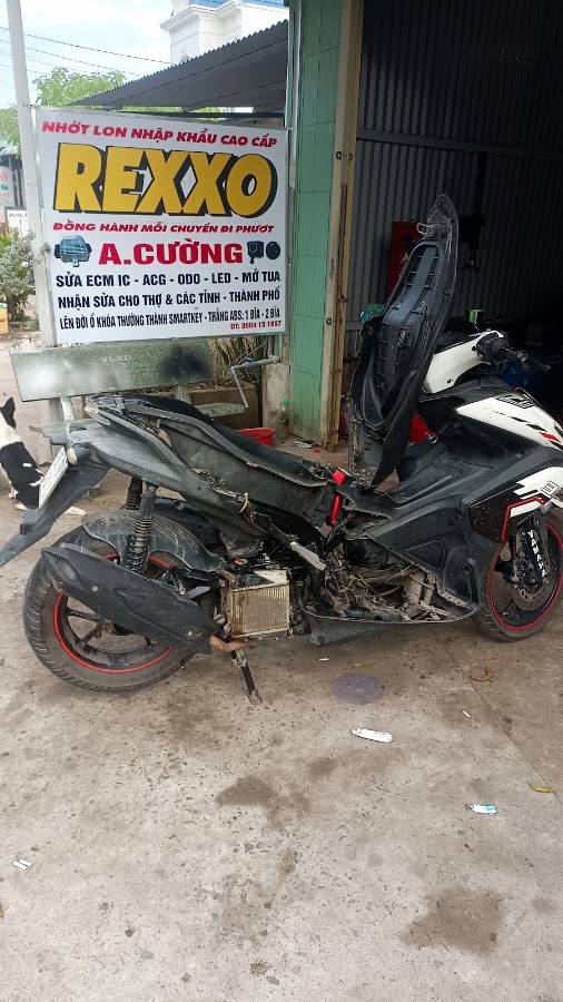 Sửa xe A Cường