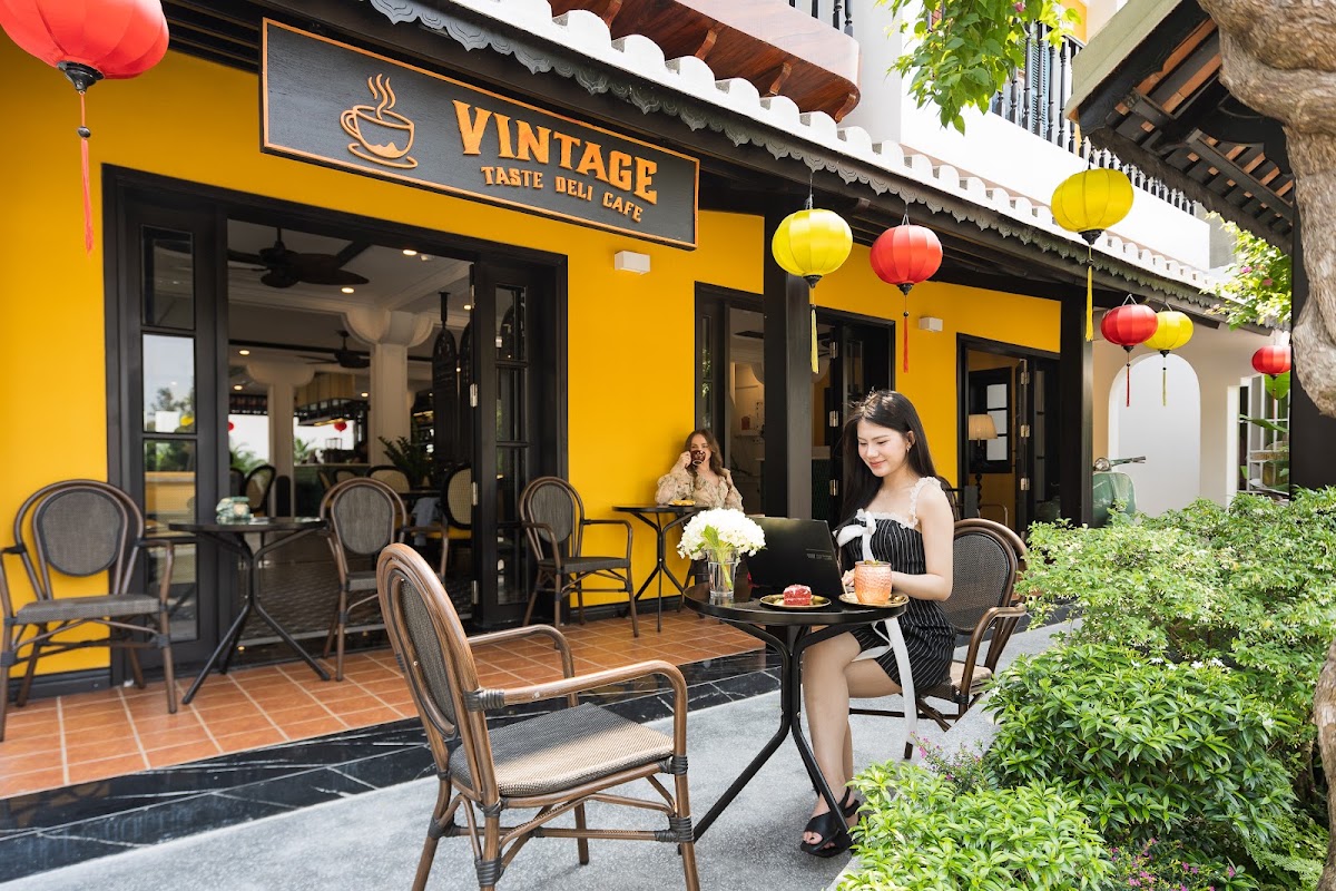 Vintage Taste Deli Cafe Hoi An