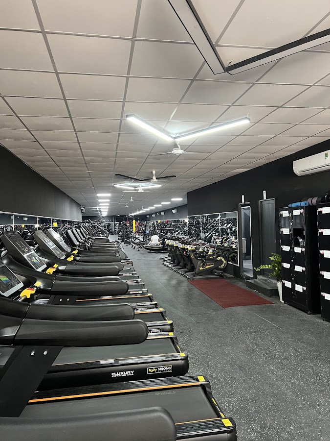Mega Gym Luxury Hoàng Quốc Việt