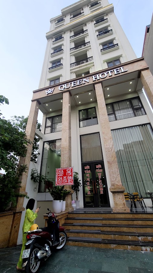 Khách sạn Queen Hotel