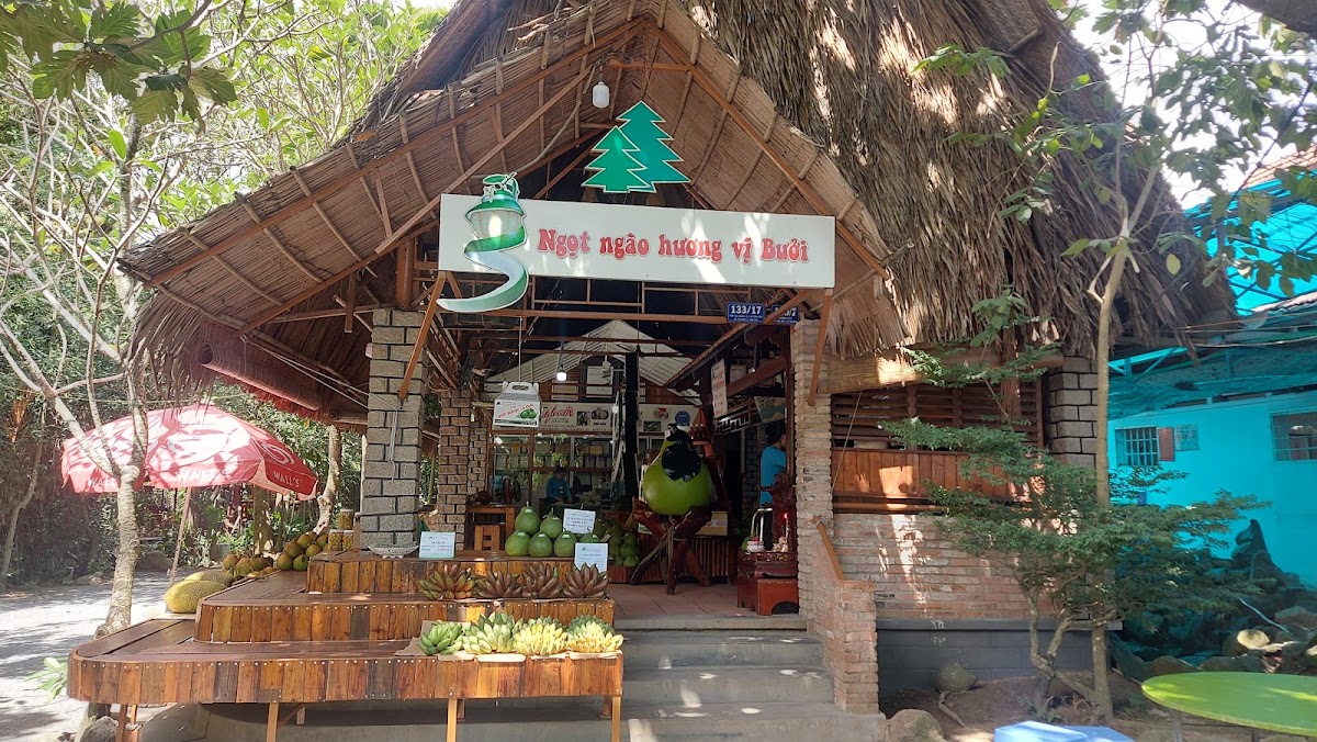 Làng bưởi Năm Huệ Tân Triều