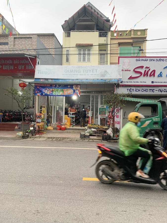 Cửa Hàng Tạp Hóa Quang Tuyết