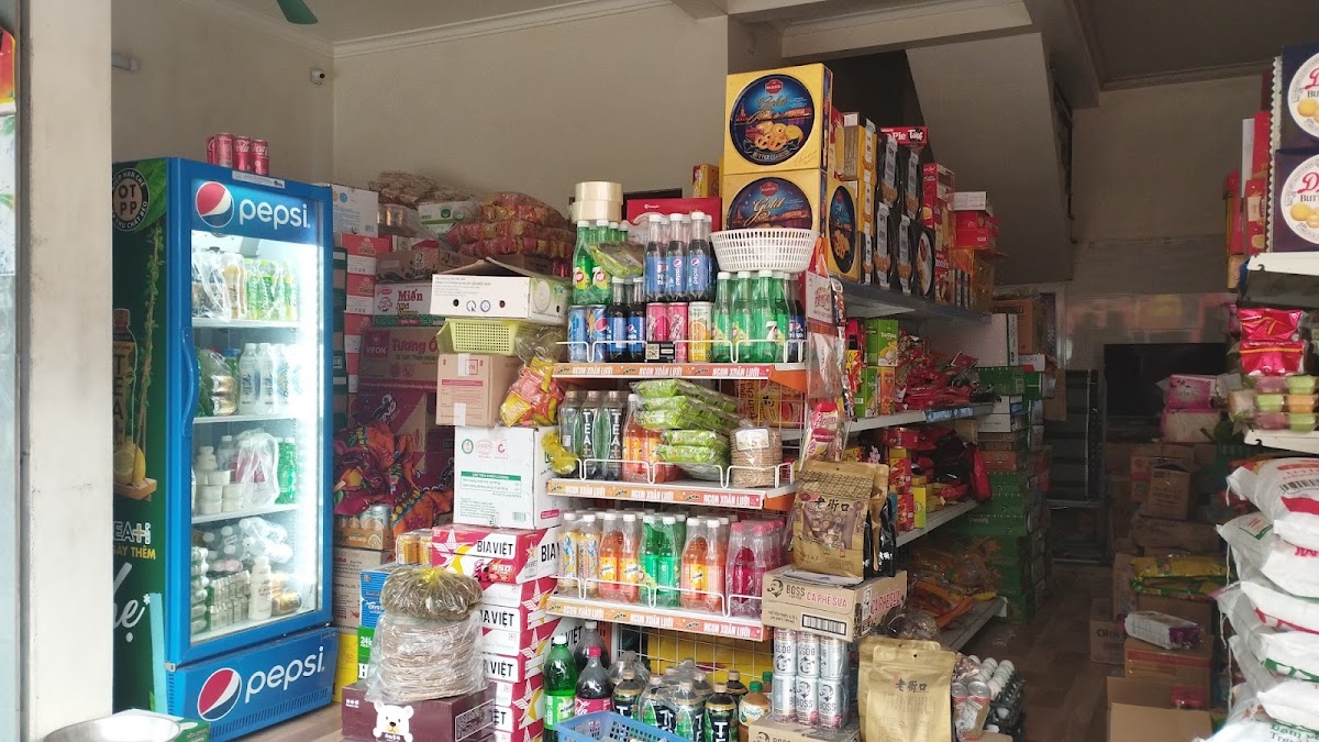 Cửa hàng tạp hoá, bánh mì Thoa Huyền