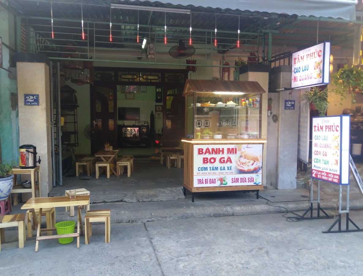Cao lầu, mì quảng cô Lý