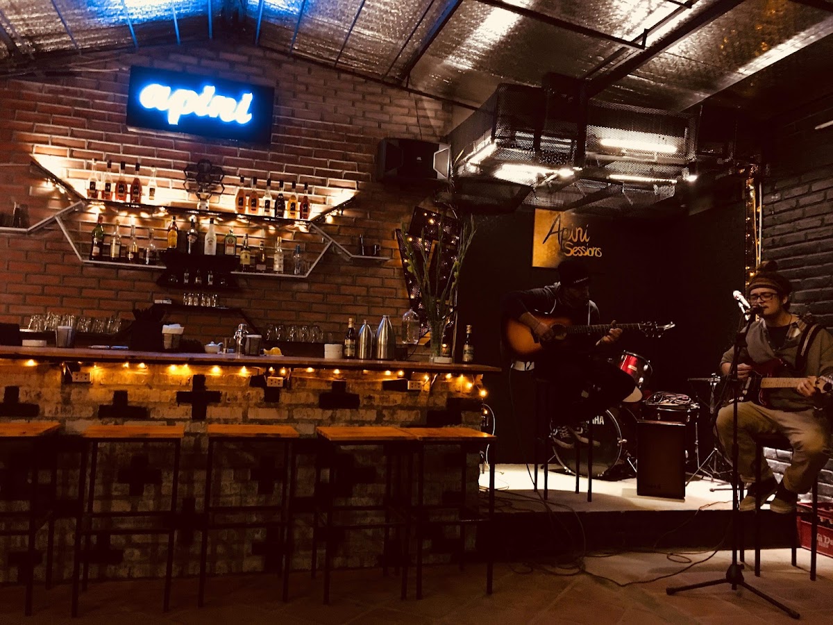 Apini Bar