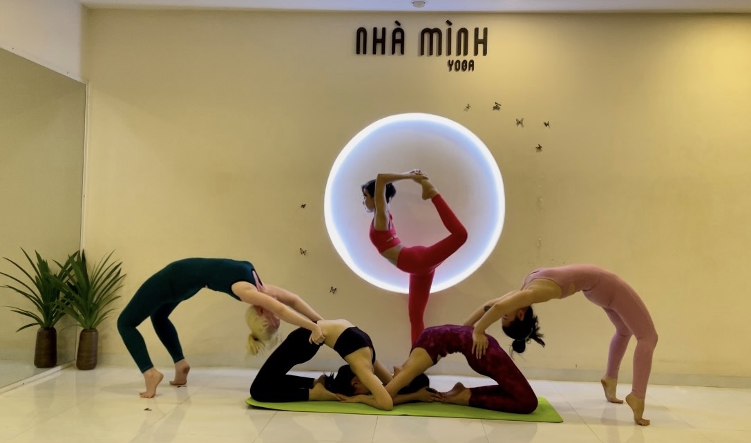 Yoga Hồng Nhung