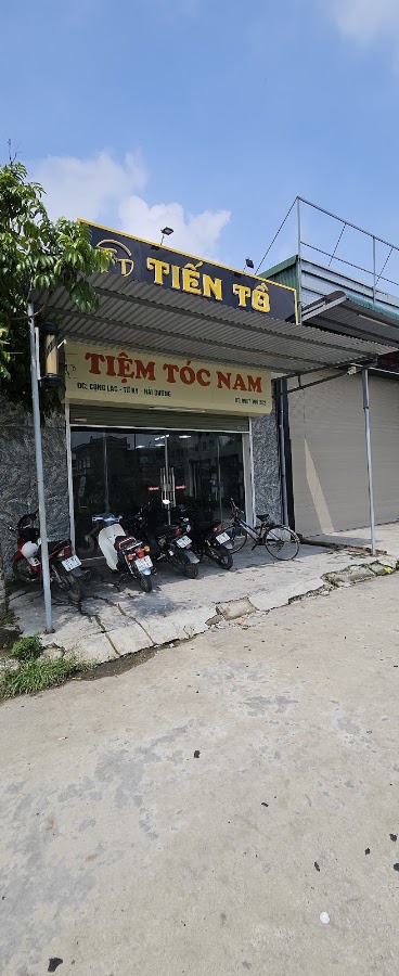 Quán xuân tóc đỏ