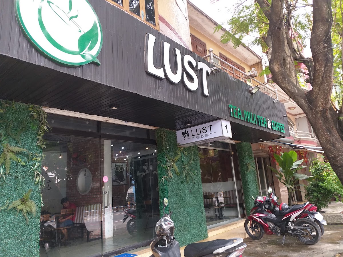 Trà sữa LUST & gà rán