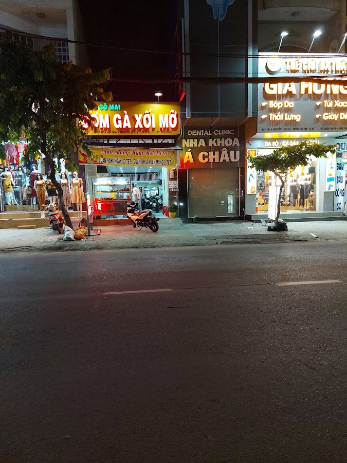Cơm Gà Xối Mỡ Cô Mai
