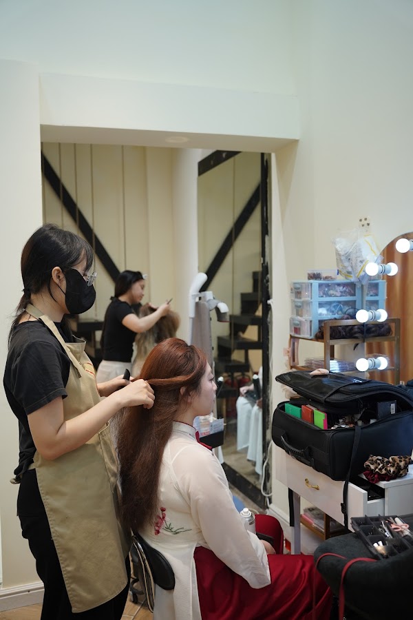 Linh Chi’s Ao Dai Rental | Make up & Photoshoot in Hanoi Old Quarter
