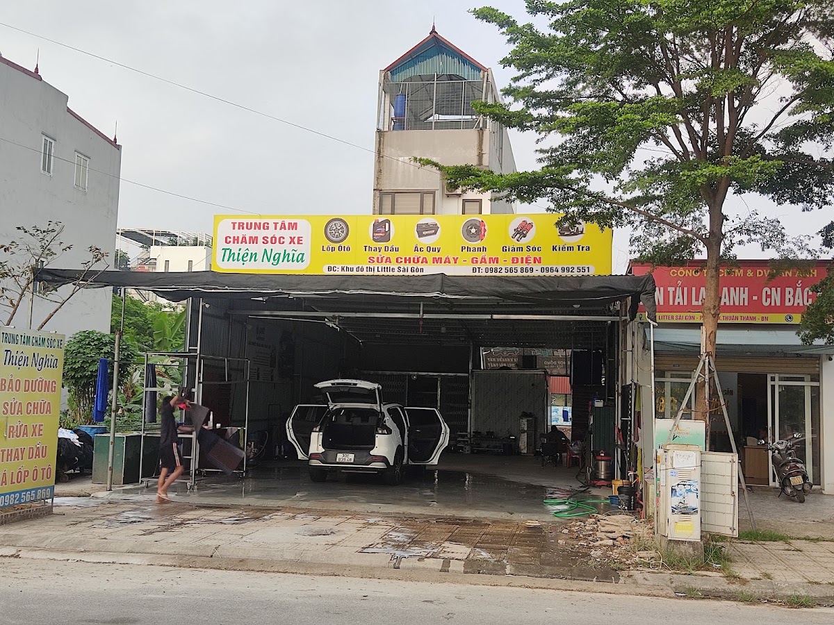 Rửa xe , vá lốp ,bảo dưỡng xe ô tô