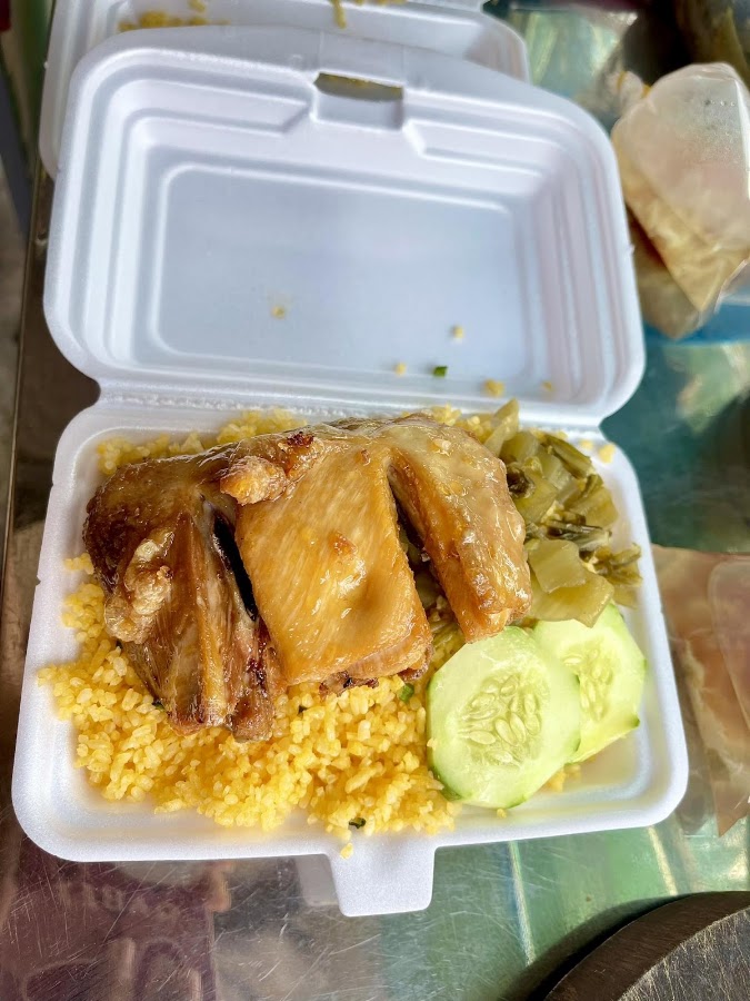 Cơm Gà Xối Mỡ A Hương