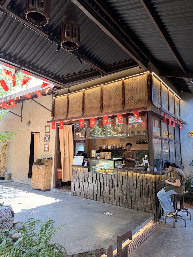 THE LEAF HOUSE CAFE