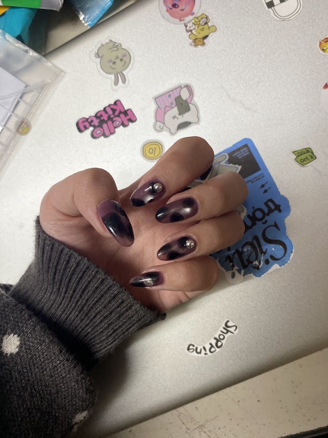 HV98. Nails