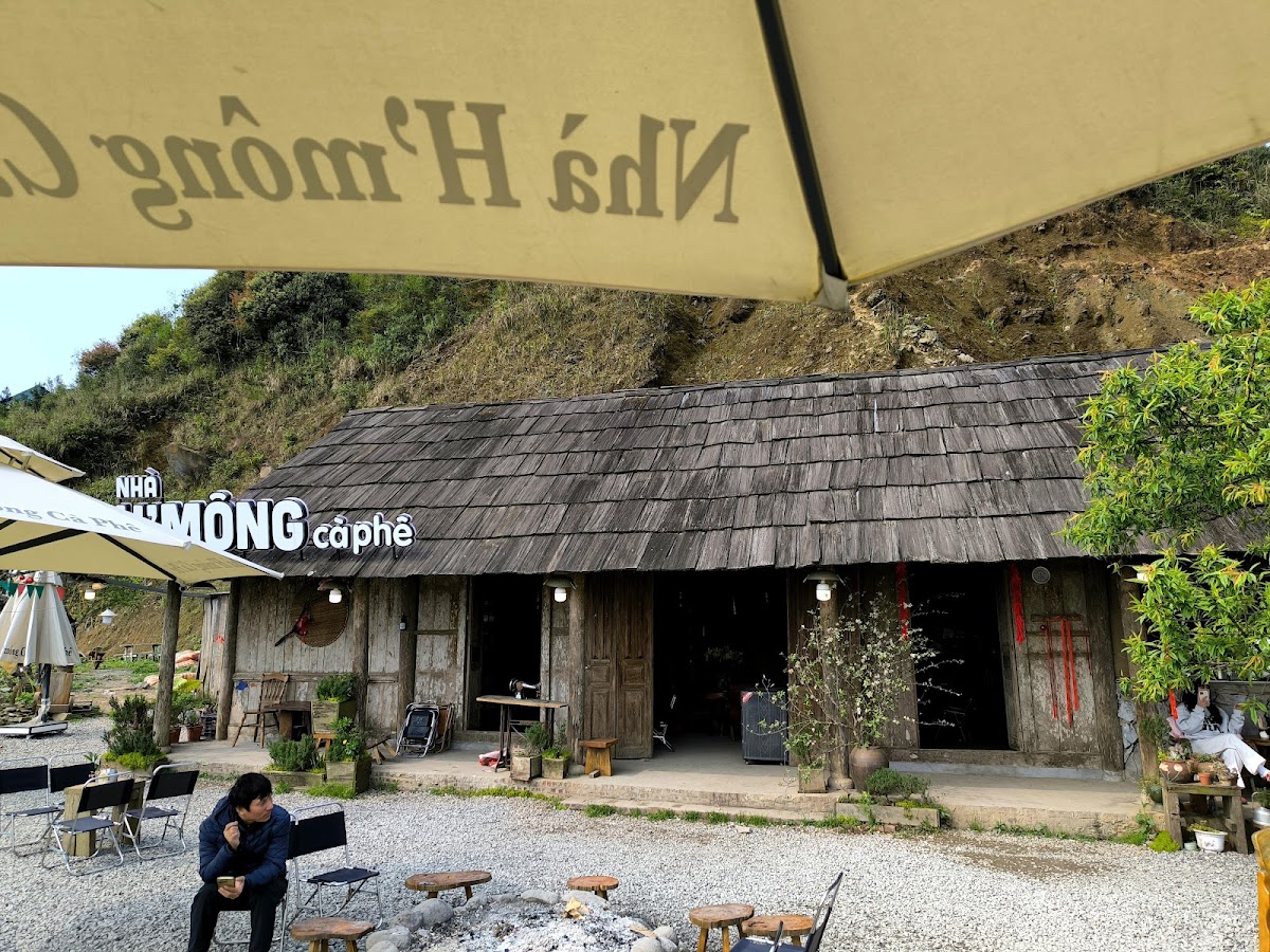 Nhà H’mông cà phê