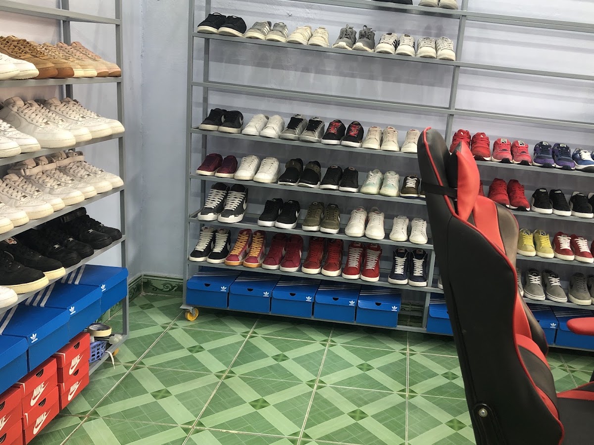 Tiệm Giày “𝐂𝐡𝐮́ 𝐂𝐡𝐮𝐨̣̂𝐭”- 2Hand Authentic