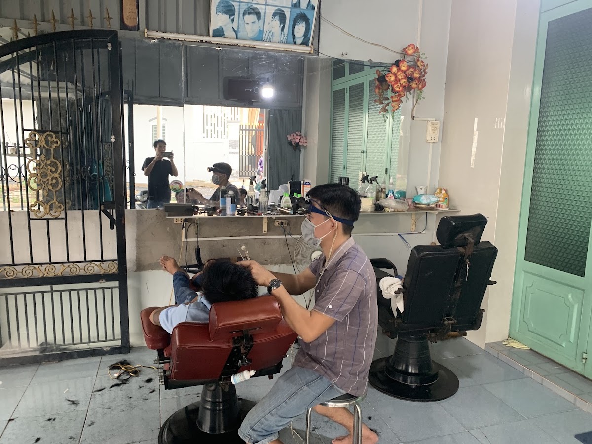 tiệm cắt tóc Thành Lai