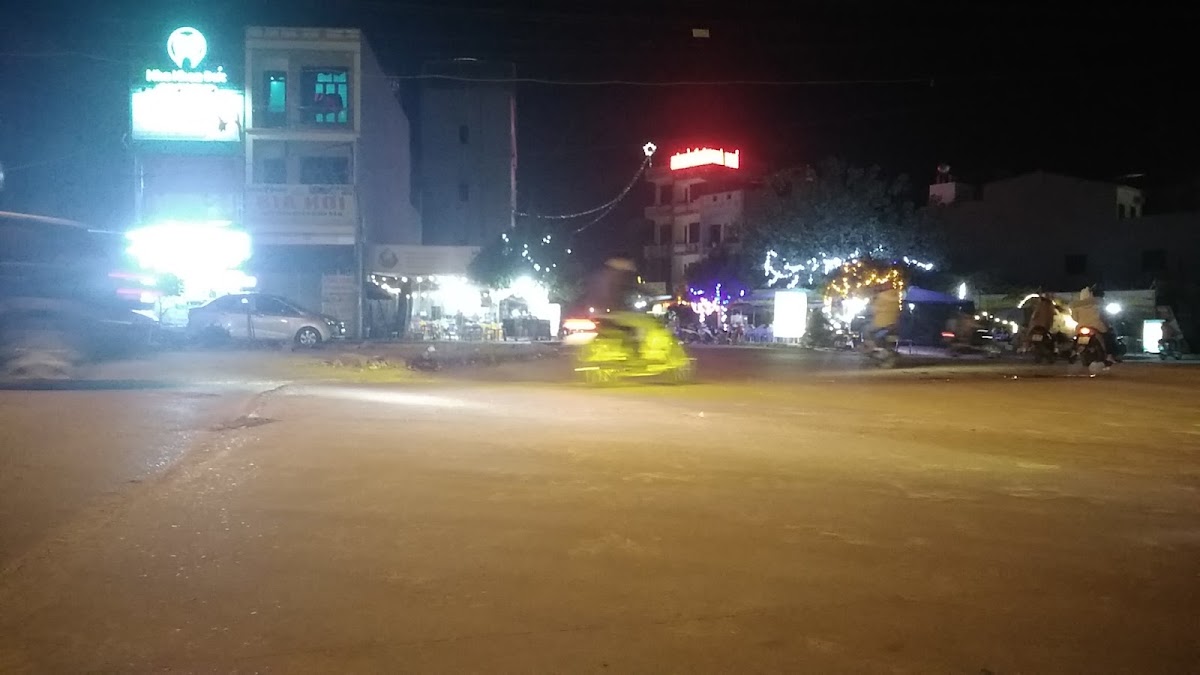 Nhà nghỉ Ven Hồ Hotel