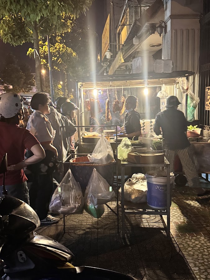 Bánh mỳ heo quay Anh Sốp