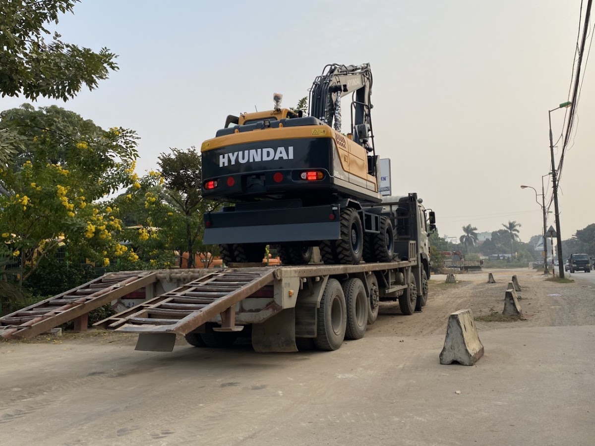 HÃNG MÁY XÚC HYUNDAI TẠI VIỆT NAM