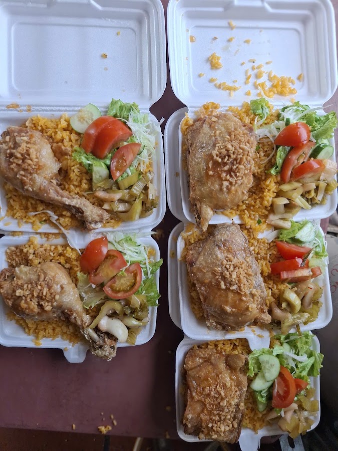 Cơm Gà Xối Mỡ Nhím Nhím