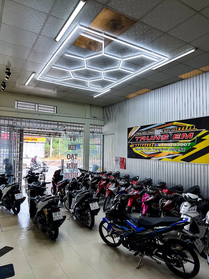 Cửa Hàng Xe Máy Tứ Quý