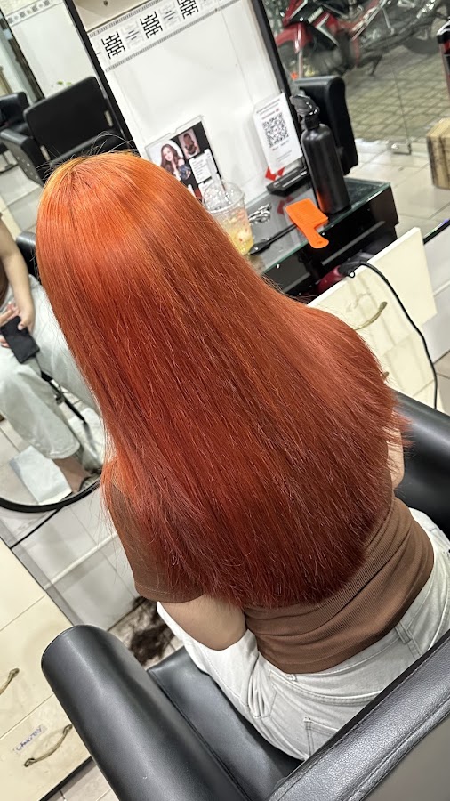 20/02 HAIR SALON